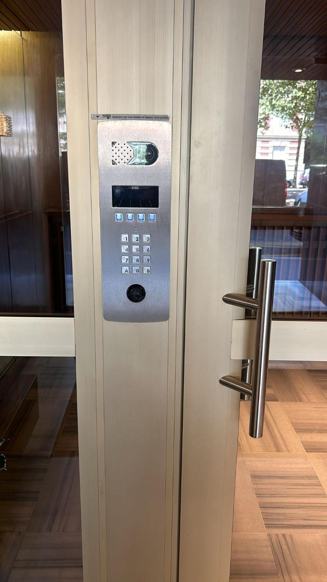 Appartement Pour Deux Face A La Tour Eiffel Parijs